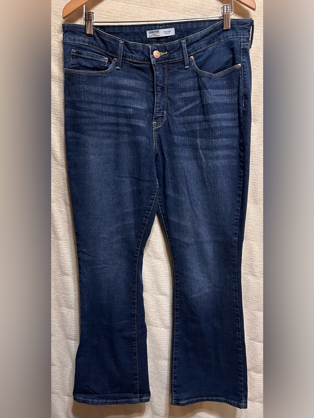 Levi’s Signature Totally Shaping Bootcut Jeans Dark Wash Women’s 18 Short